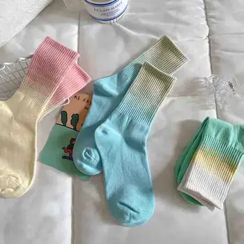 3 Páry Ženy Mid-trubice Ponožky Vysoko Kvalitnej Bavlny Svetlé Farby Príležitostné Športové Krátke Calcetines Módny Trend Ponožky Pre Ženy