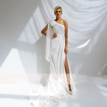 Jednoduchý-Biely Ramenné Svadobné Šaty 2023 Čela Dizajn Backless Elegantné Bočné Štrbinové Svadobné Šaty Sweep Vlak Župan De Marie Satin