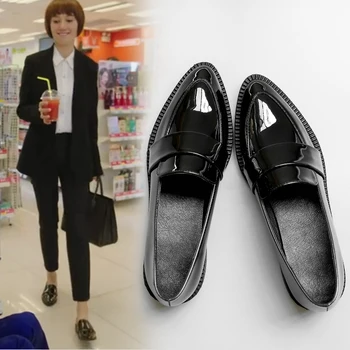 Najnovšie dizajnér žena kožené topánky, lakovaná koža bytov ukázal prst moccasins značky espadrily topánky žena Britským Prízvukom